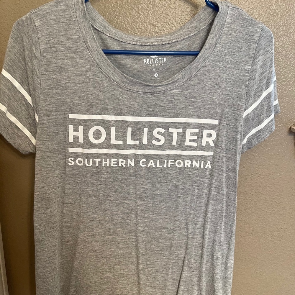 Hollister tee shirt